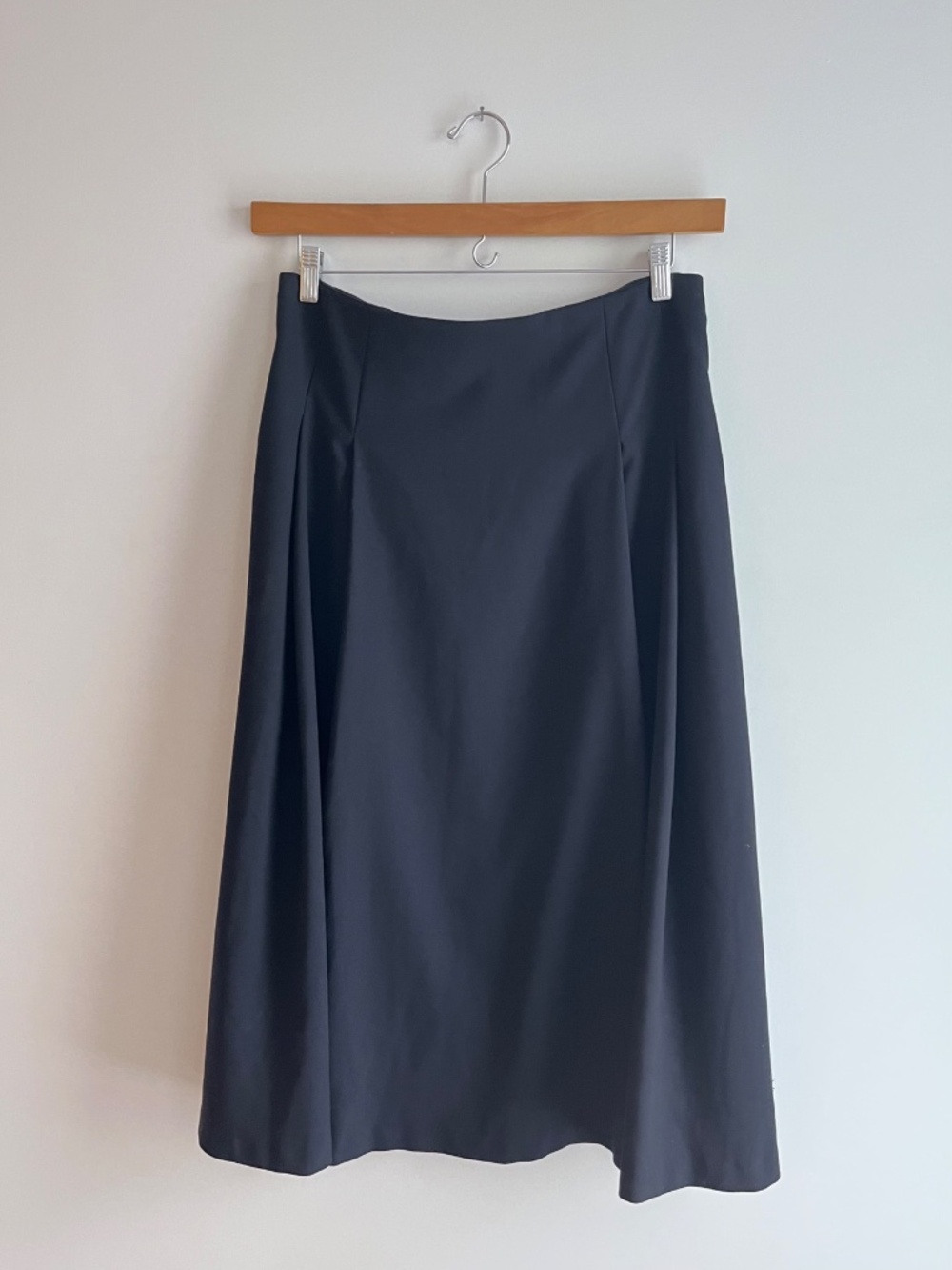 Pleat detail midi skirt in navy - Size 10